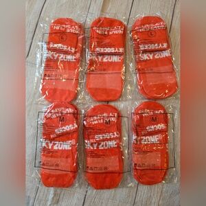 Skyzone Gripper Socks Brand New of 6 Pairs (3 Large 3 Medium) Trampoline